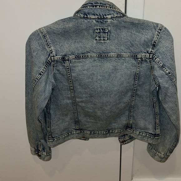 Girls GAP Denim Jacket - Light Wash - Picture 3 of 10